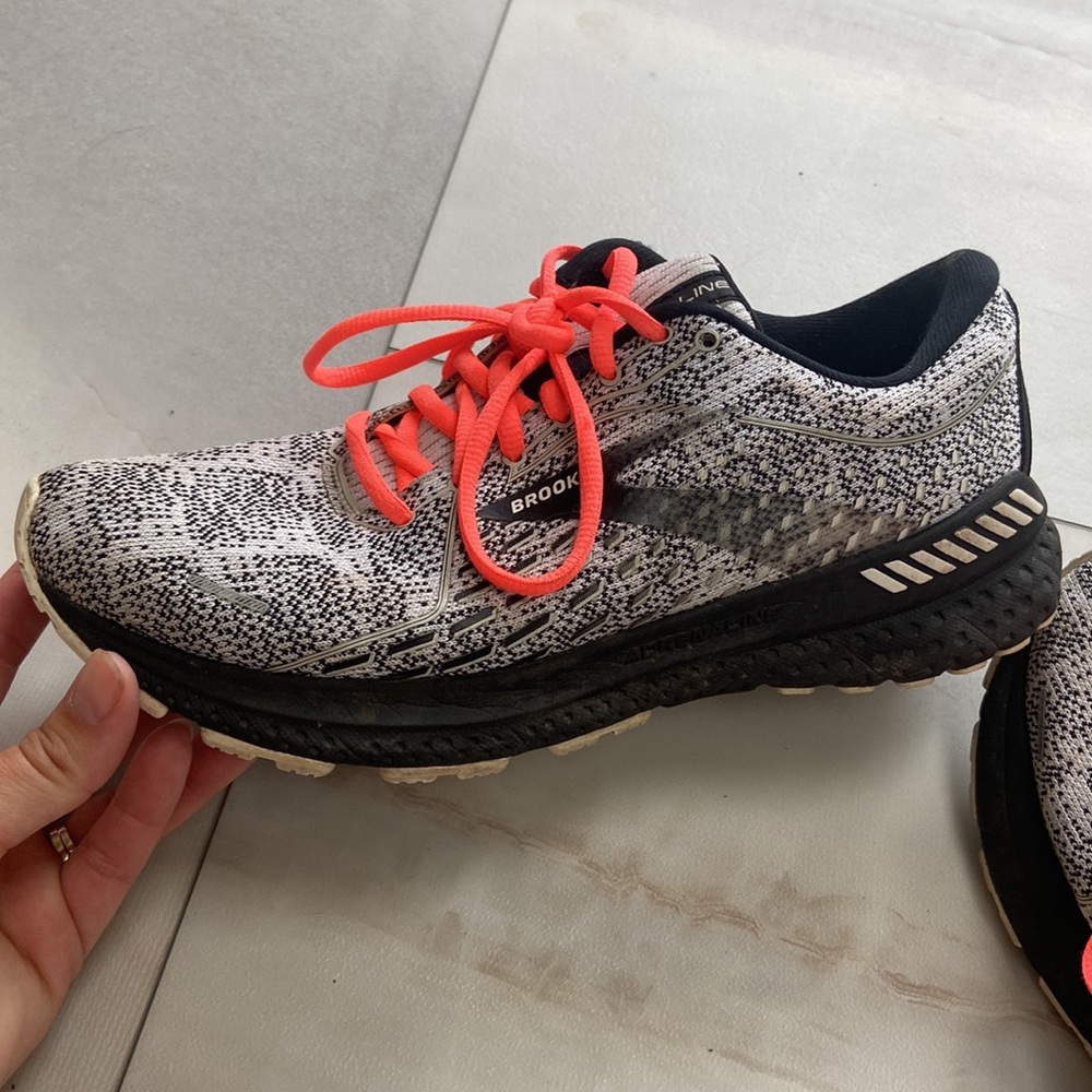 Adrenaline 21 Brooks running shoes
